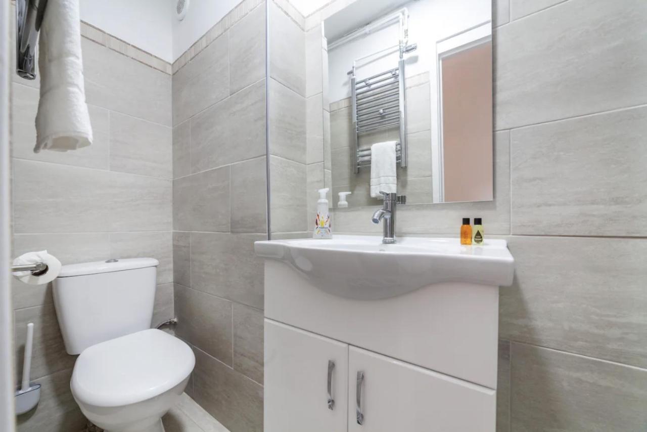 Peaceful Renovated 5bdr House Wgarden Апартаменты Лондон